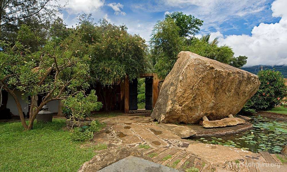 Big rock throning at the entrance of Spanda hall
